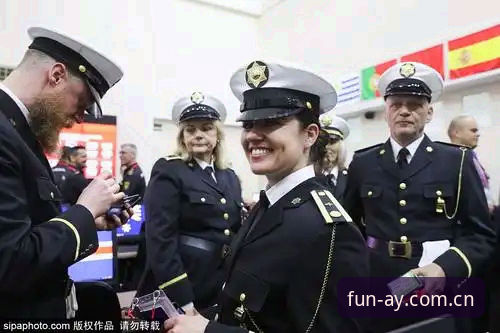 世界杯安保策略深度评测：英警员外派人数骤降背后的创新博弈